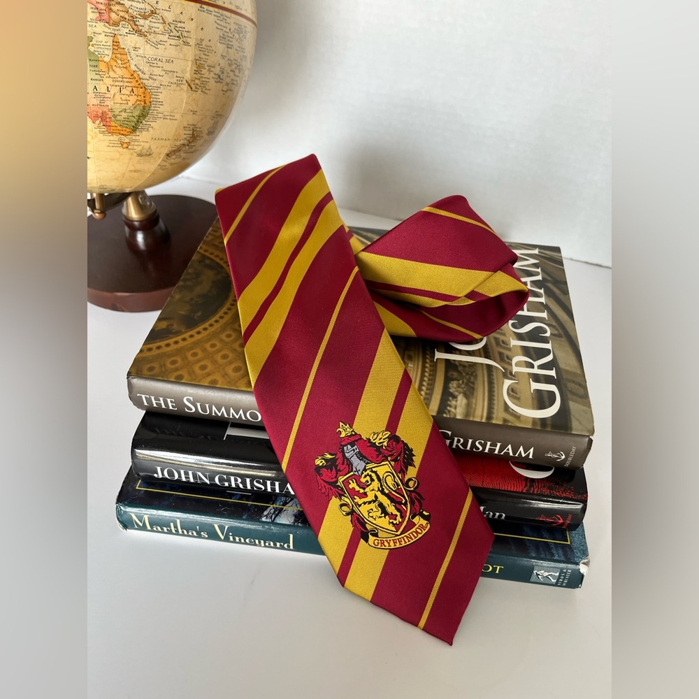 NEW HARRY POTTER Neck Tie GRYFFYNDOR School Crest Burgundy Gold Stripe 3.5x60”